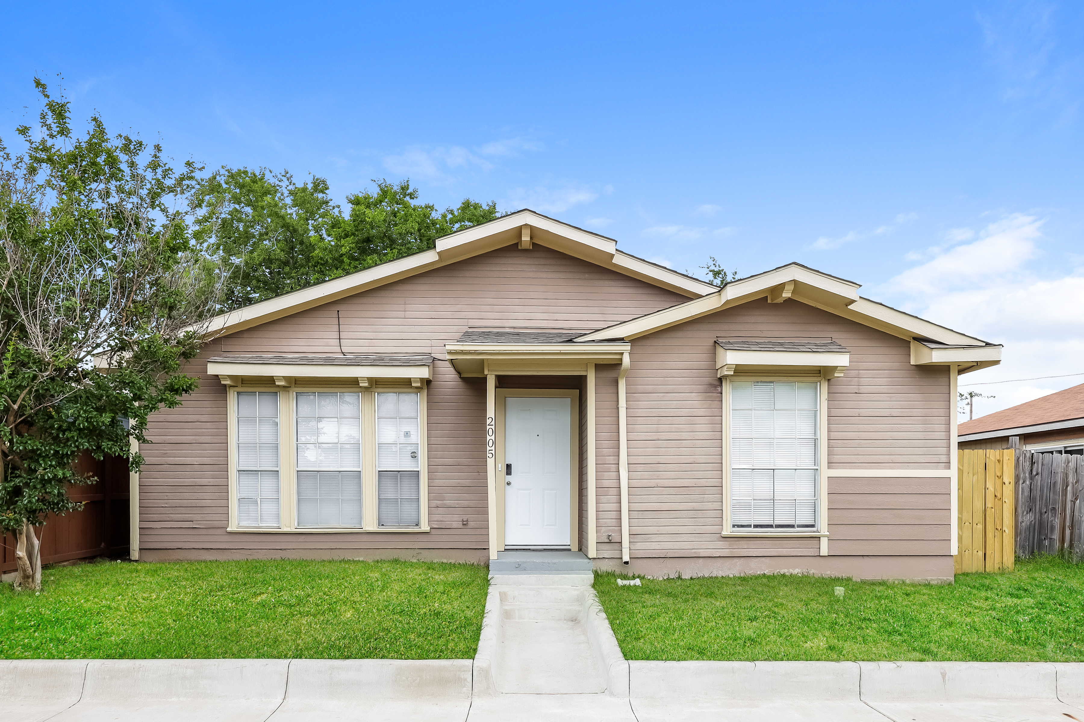 2005 LEWISTON AVE DALLAS, TX 75217